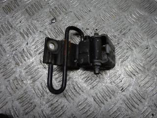 петля двери Audi A6 4B/C5 1998, 2.8 л., МКПП, универсал, 4B0831412A