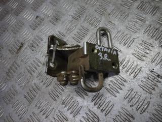 петля двери Skoda Octavia 1 поколение [рестайлинг] 2001, 4V08334110