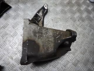 кронштейн полуоси Volkswagen Sharan 1 поколение 1998, 7M0199207B