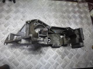 кронштейн генератора Volkswagen Golf 4 поколение 2001, 1.9 л., 038903143H