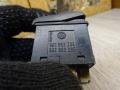 кнопка аварийной сигнализации Volkswagen Polo 3 поколение 1998, 1.4 л., МКПП, хетчбэк 5 дв., 6N1953235 - фото №3
