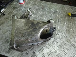 кронштейн полуоси Volkswagen Sharan 1 поколение 1999, 7M0199207B