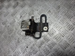 петля двери Volkswagen Passat B5 2000, 2.5 л., МКПП, универсал, 4B0831412B