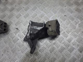 кронштейн КПП Audi A6 4A/C4 1995, 2.8 л., МКПП, универсал, 4A0399114F