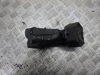 кронштейн КПП Audi A6 4A/C4 1995, 2.8 л., МКПП, универсал, 4A0399113F