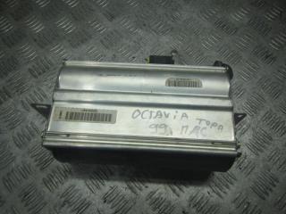 подушка безопасности коленная Skoda Octavia 1 поколение (A4) 1998, 1J0880204K