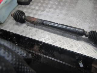 полуось передняя правая (приводной вал, ШРУС) Volkswagen Golf 4 поколение 2006, 1.6 л.