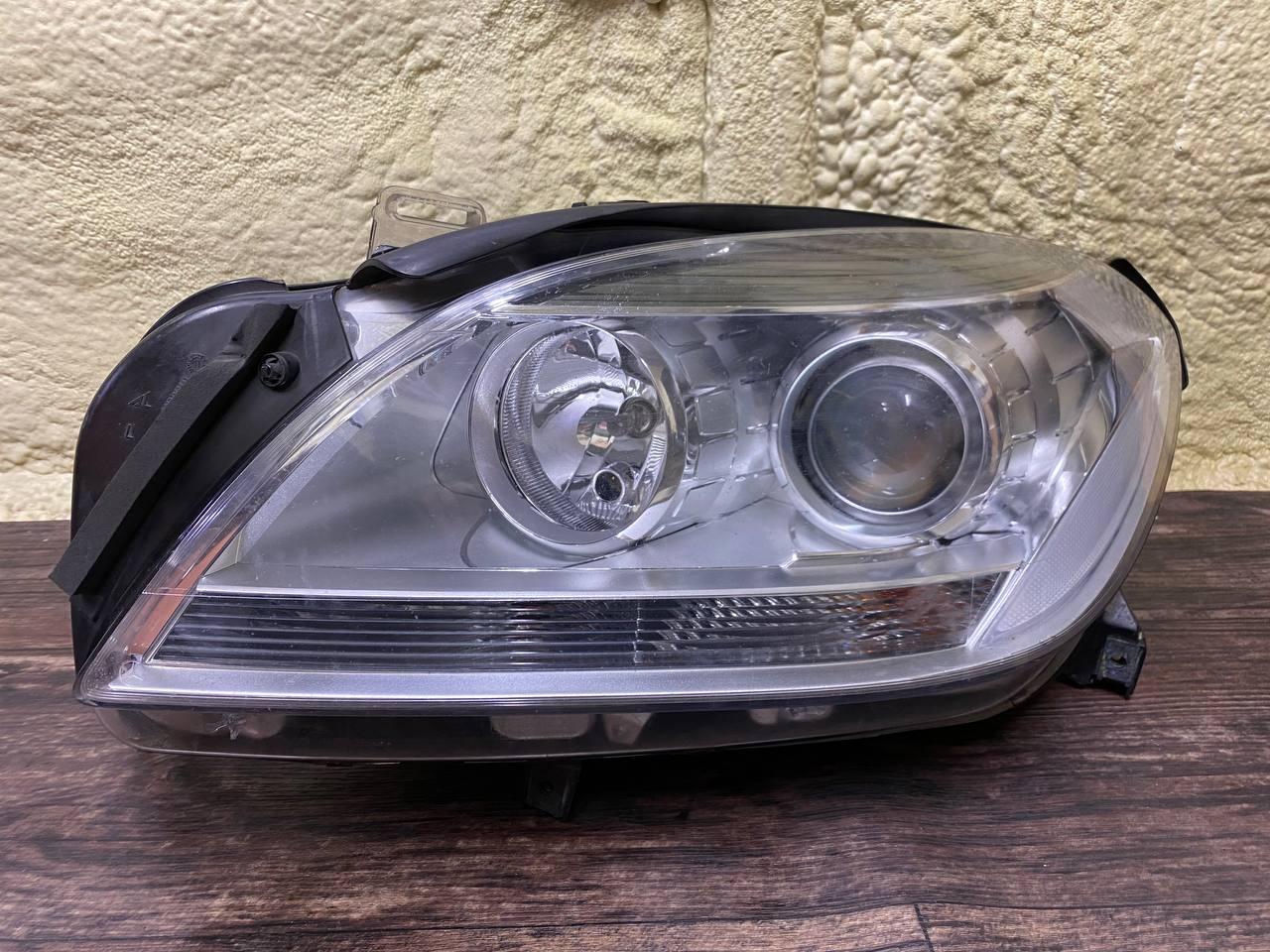 фара левая Mercedes-Benz M-Класс W166 (2011 - 2015), 3.0 л., OM 642.826, дизель, АКПП, внедорожник 5 дв., A1668208361, 1668208361, A1668208361 - фото №1