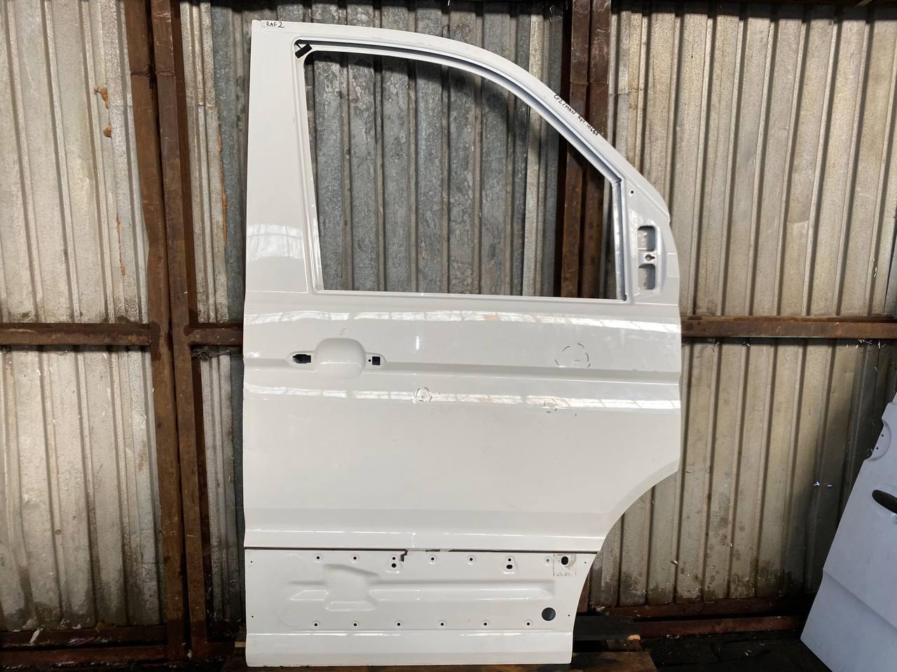 дверь передняя правая Volkswagen Crafter 2 поколение (2016 - 2025) - фото №1