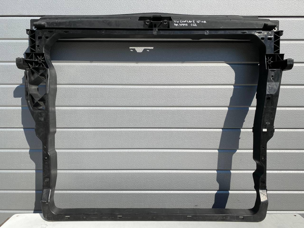 передняя панель крепления облицовки (телевизор) Volkswagen Crafter 2 поколение (2016 - 2025), 7C0805335, 7C0805588, 7C0805588 - фото №1