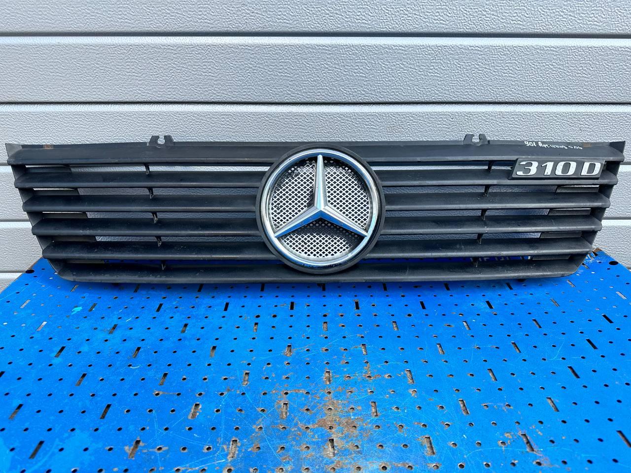решетка радиатора Mercedes-Benz Sprinter W901-904 (1995 - 2000), 9018880123 - фото №1