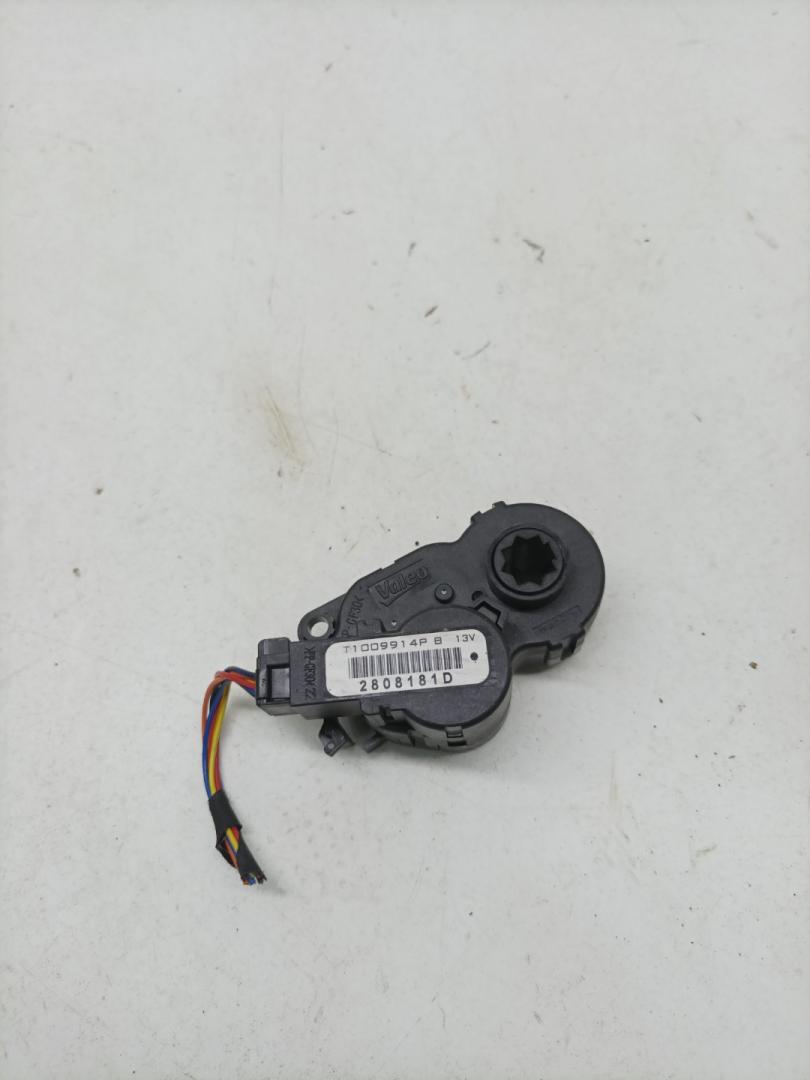 моторчик заслонки печки Lada Vesta 1 поколение 2018, 1.8 л., бензин, АКПП, универсал, T1009914PB, 2808181D - фото №1
