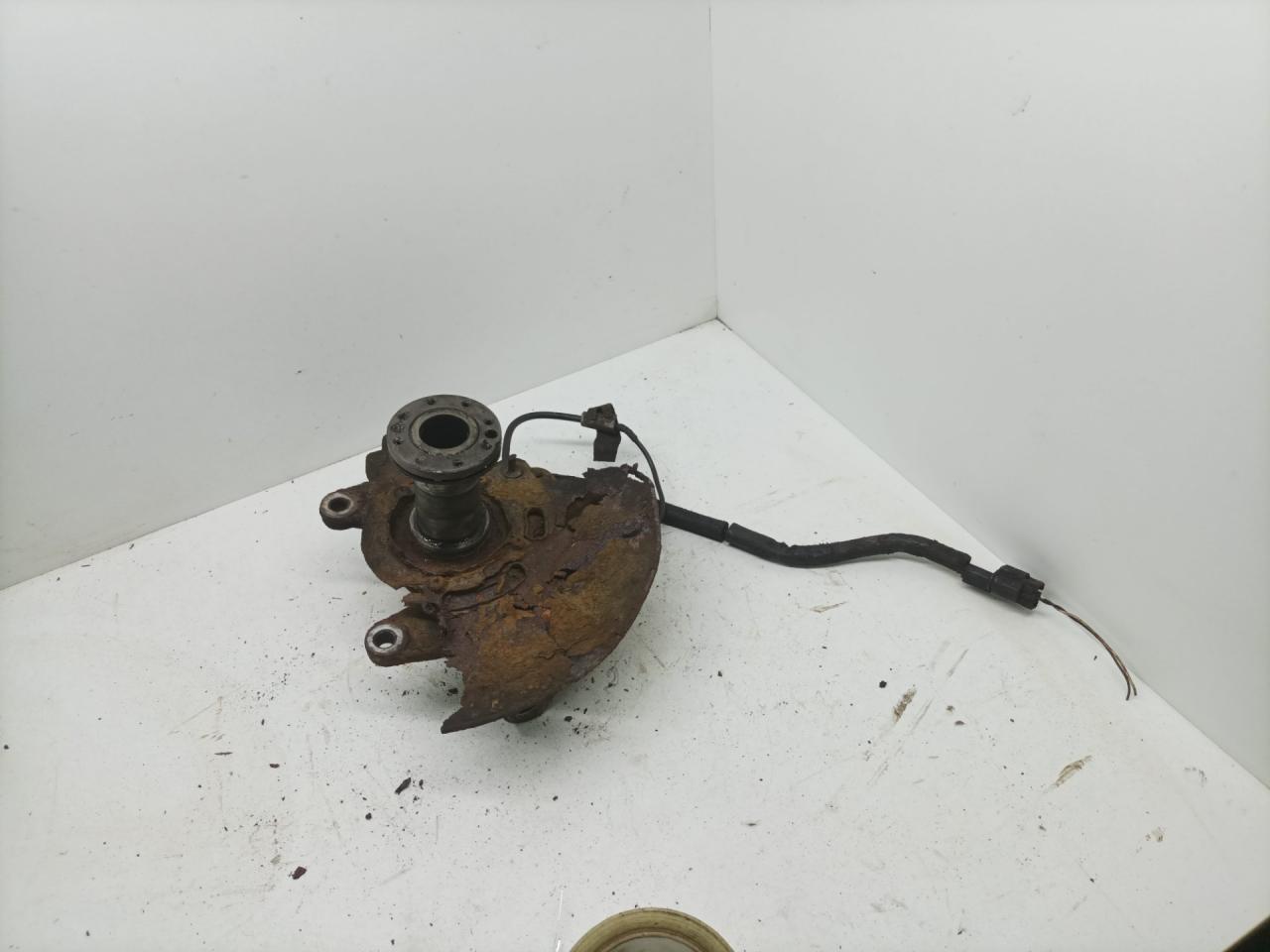 ступица передняя правая Hyundai Galloper 2 поколение 1998, 2.5 л., дизель, МКПП, внедорожник 5 дв. - фото №1