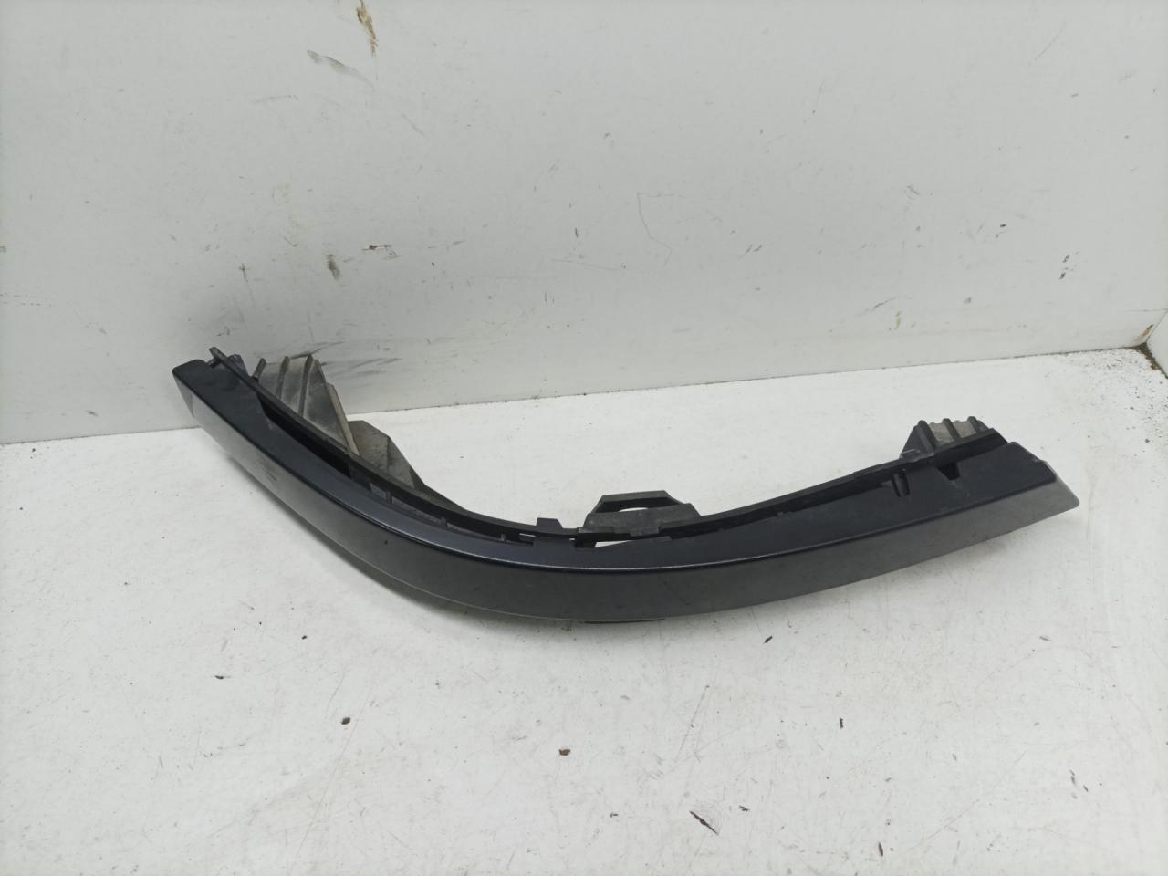 ус под фонарь левый BMW 7 серия E65/E66/E67 2002, 4.4 л., бензин, АКПП, седан - фото №1