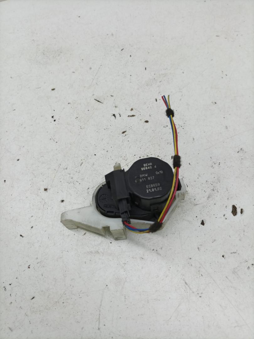 моторчик заслонки печки BMW 7 серия E65/E66/E67 2002, 4.4 л., бензин, АКПП, седан, 96840D, 6911827 - фото №1