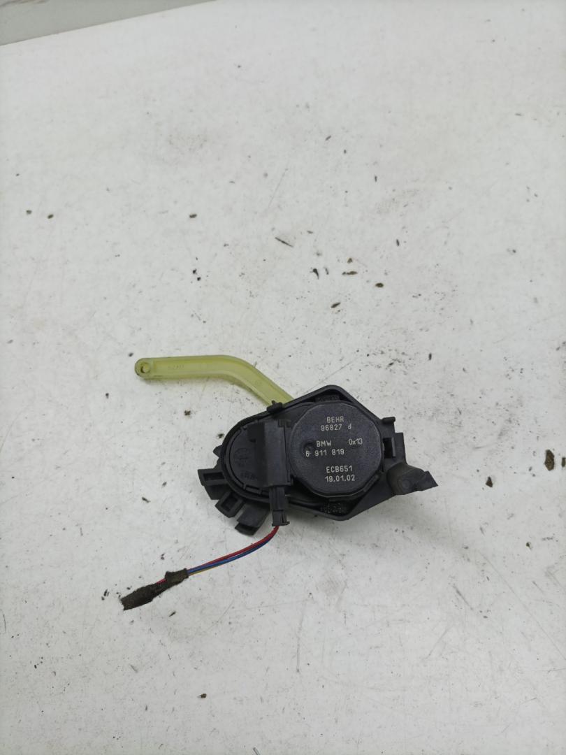 моторчик заслонки печки BMW 7 серия E65/E66/E67 2002, 4.4 л., бензин, АКПП, седан, 96827D, 6911819 - фото №1