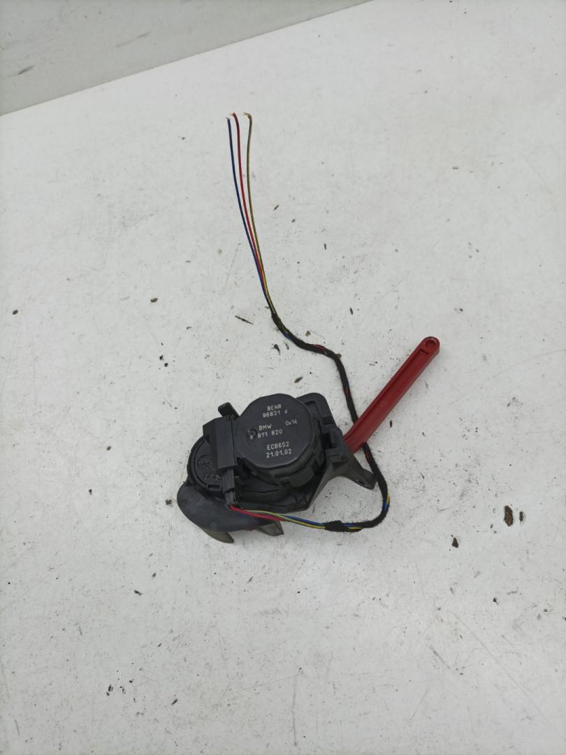 моторчик заслонки печки BMW 7 серия E65/E66/E67 2002, 4.4 л., бензин, АКПП, седан, 96831D, 6911820 - фото №1