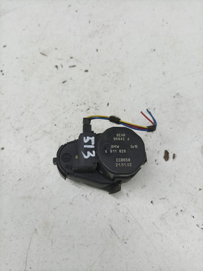 моторчик заслонки печки BMW 7 серия E65/E66/E67 2002, 4.4 л., бензин, АКПП, седан, 6911826, 96842D - фото №1