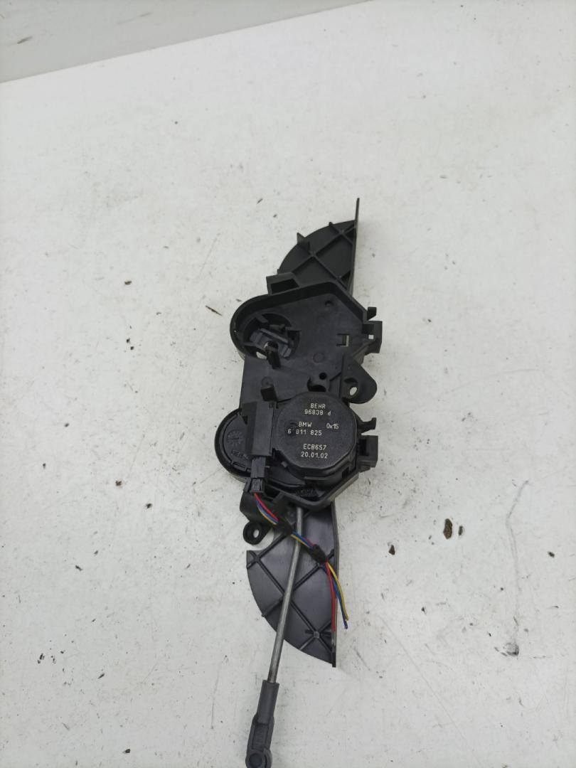 моторчик заслонки печки BMW 7 серия E65/E66/E67 2002, 4.4 л., бензин, АКПП, седан, 96838D, 6911825 - фото №1