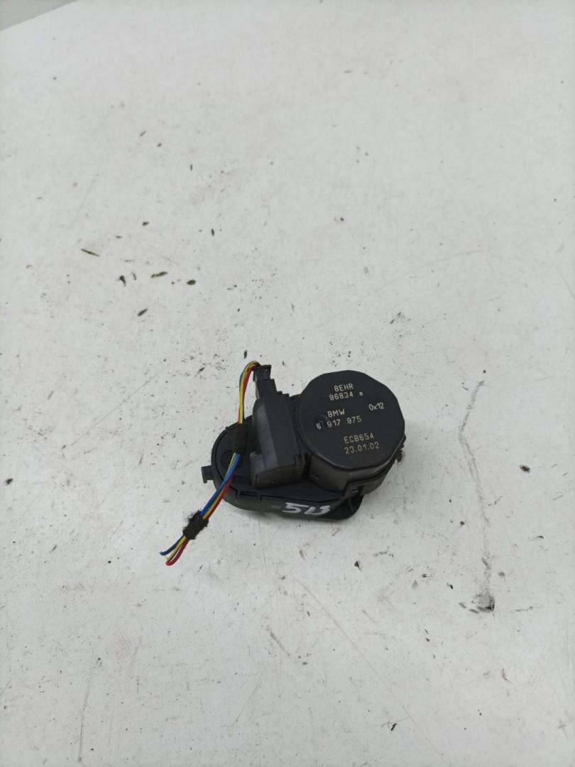 моторчик заслонки печки BMW 7 серия E65/E66/E67 2002, 4.4 л., бензин, АКПП, седан, 96834E, 6917975 - фото №1