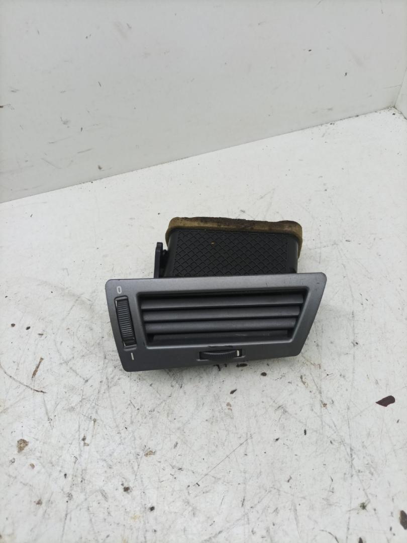 дефлектор обдува салона BMW 7 серия E65/E66/E67 2002, 4.4 л., бензин, АКПП, седан - фото №1