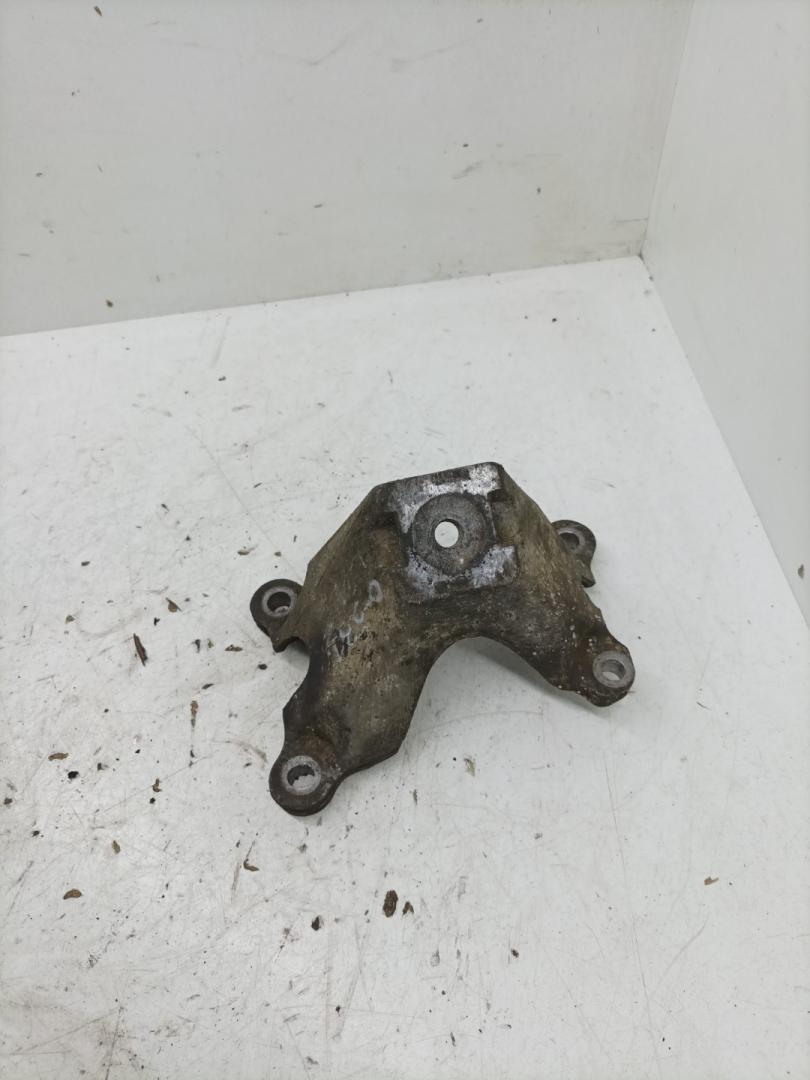 кронштейн двигателя Audi A6 Allroad Quattro C6 2006, 3.2 л., AUK, бензин, АКПП, универсал, 4F0199307M - фото №1