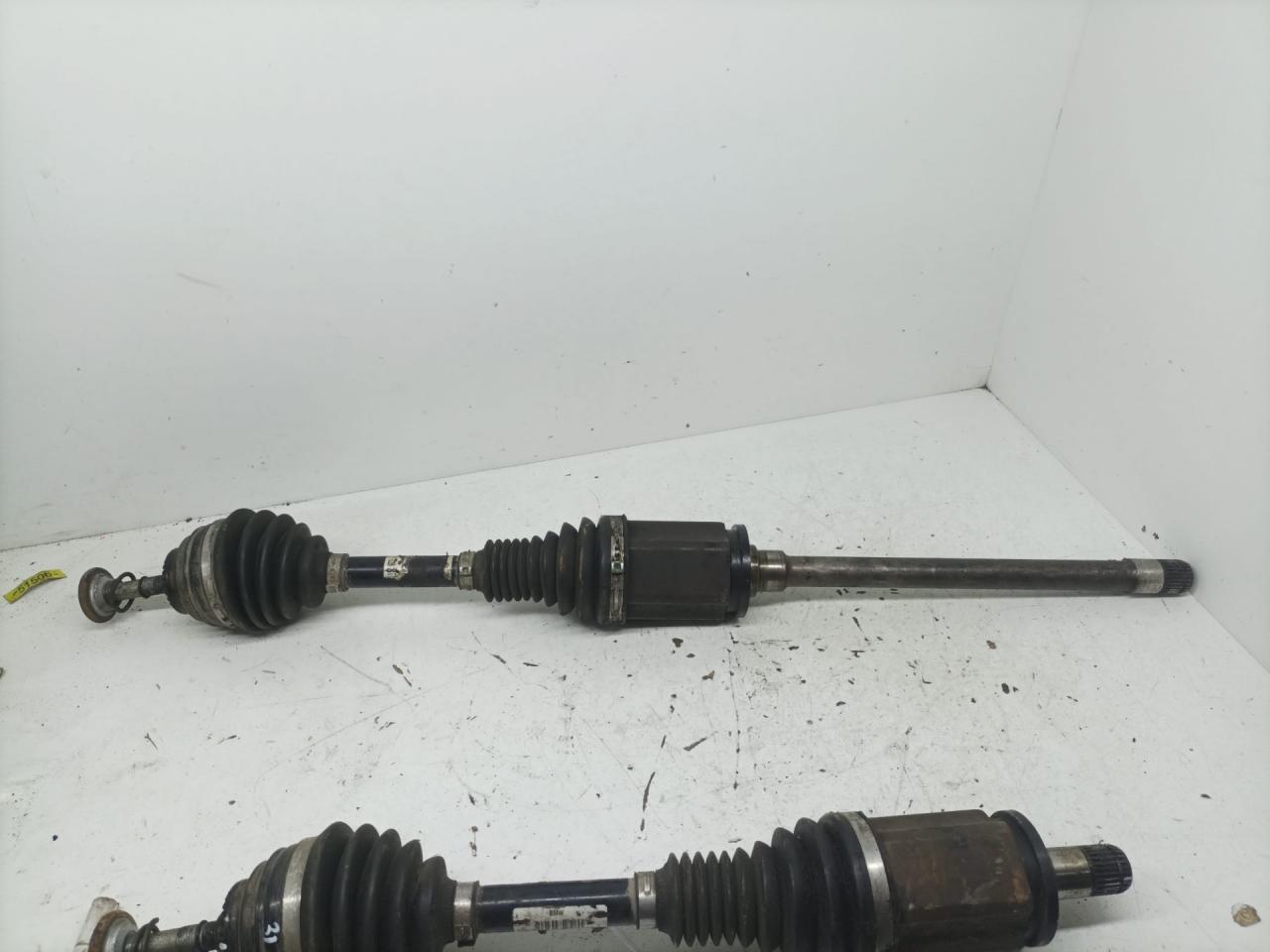 полуось передняя правая (приводной вал, ШРУС) BMW X1 E84 2010, 2.0 л., N47 D20 C, дизель, АКПП, внедорожник 5 дв., полный привод, 7591682 - фото №1