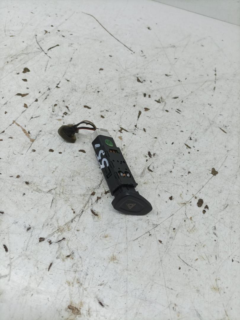 кнопка аварийной сигнализации Geely Emgrand EC7 1 поколение 2014, 1.8 л., JL4G18, бензин, МКПП, седан, 06703571 - фото №1