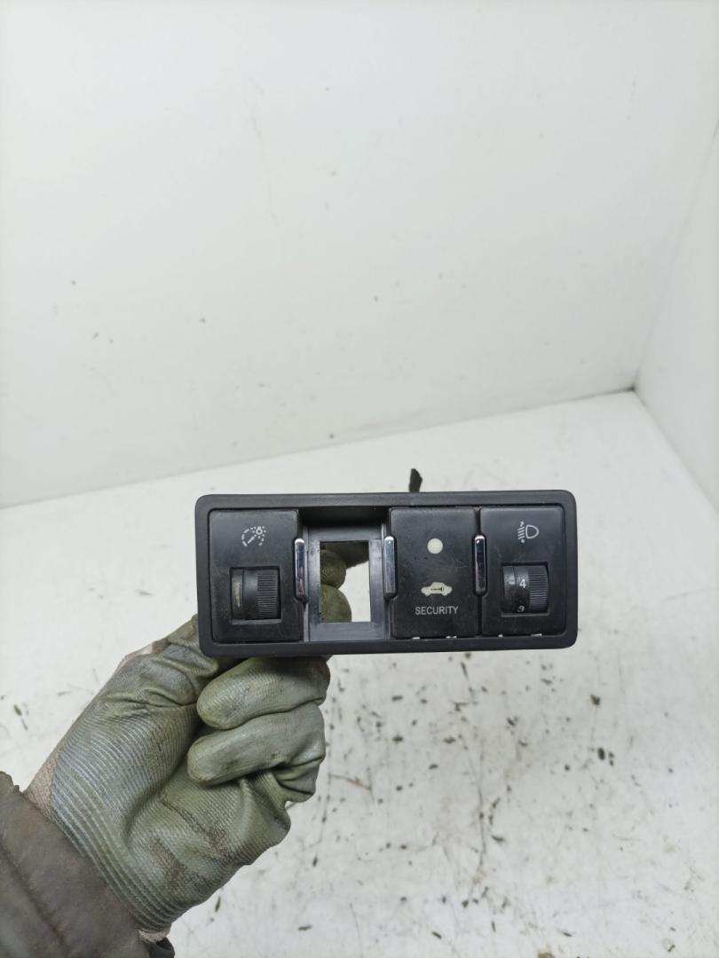 кнопка (выключатель) Geely Emgrand EC7 1 поколение 2014, 1.8 л., JL4G18, бензин, МКПП, седан - фото №1