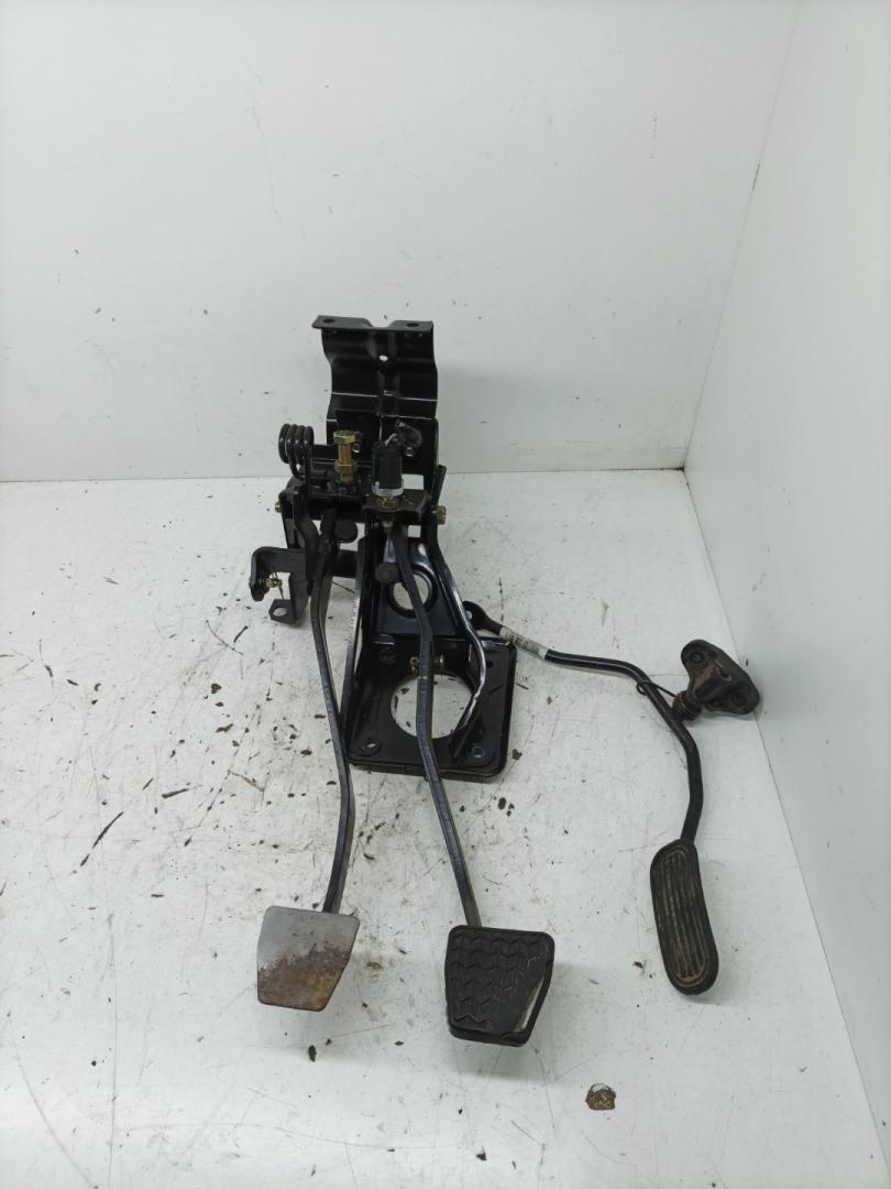 узел педальный (блок педалей) Geely Emgrand EC7 1 поколение 2014, 1.8 л., JL4G18, бензин, МКПП, седан - фото №1