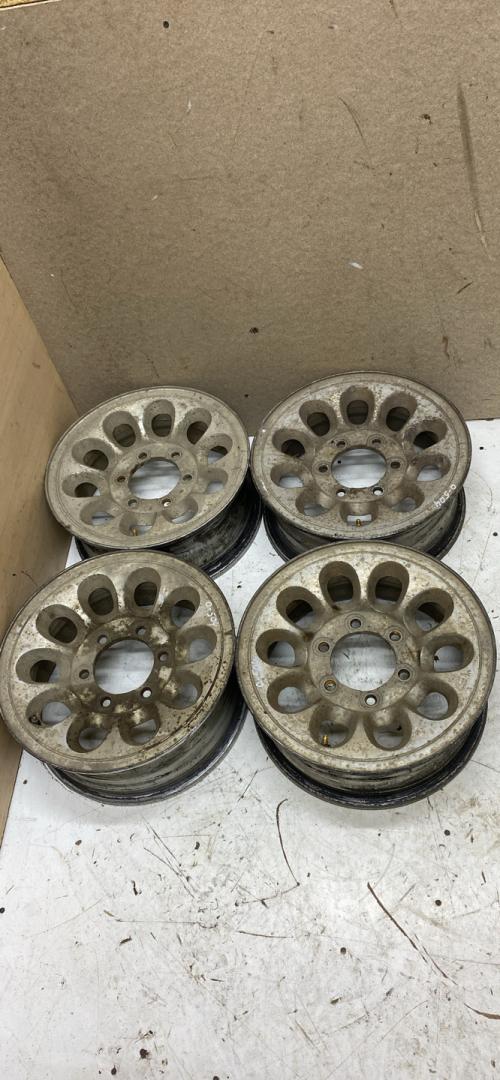 диск литой Hyundai Galloper 1 поколение 1997, 2.5 л., дизель, МКПП, внедорожник 5 дв. - фото №1