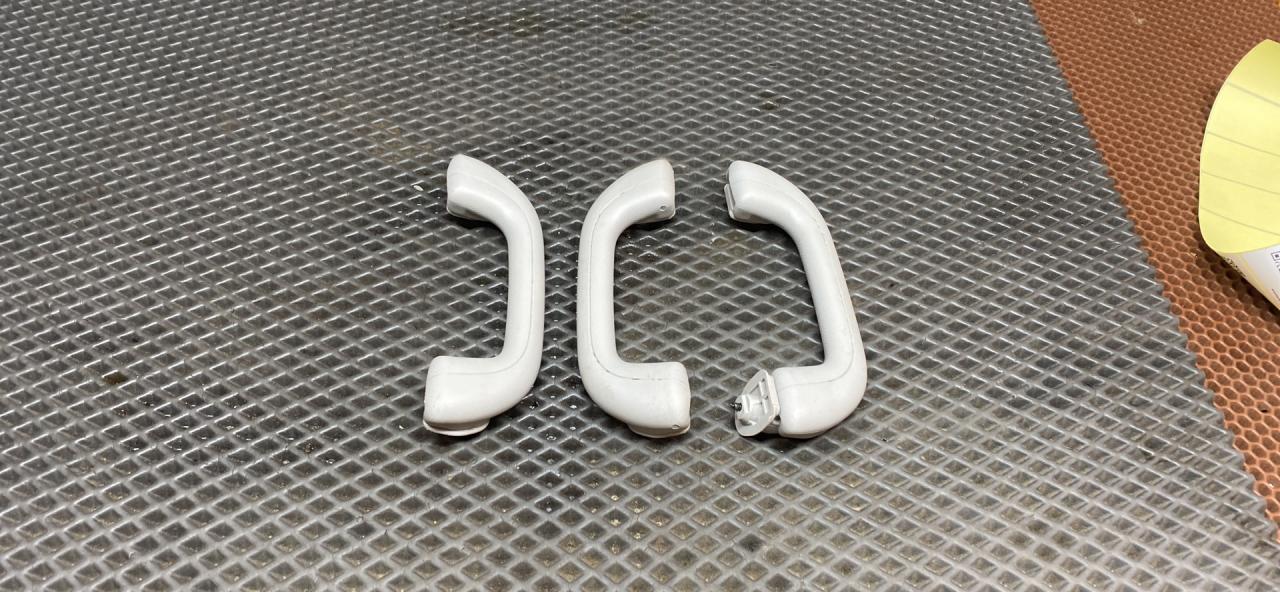 Ручки пассажиров потолочные Kia Cerato 2 поколение TD 2012, 2.0 л., G4KD, бензин, АКПП, черный eb - ebony black, седан, передний привод, 853401M0008O, 853431M0008O - фото №1