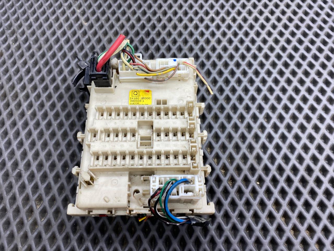 блок предохранителей Nissan Sunny B15 2001, 24350-8N - фото №1