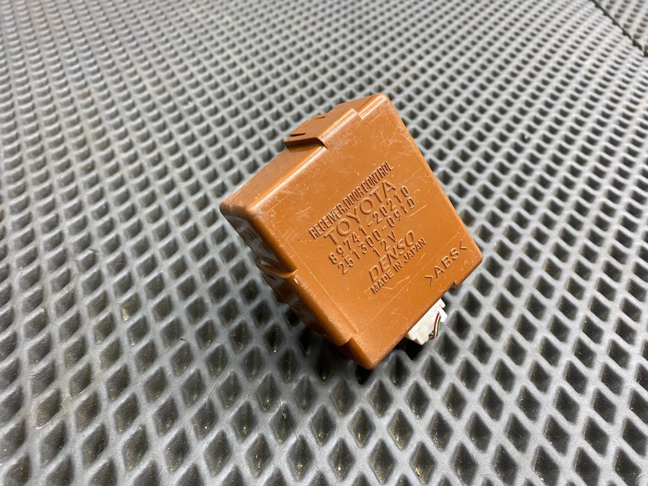 модуль управления двери Toyota Avensis 2 поколение (T250) (2003 - 2006), 89741-20210 - фото №1