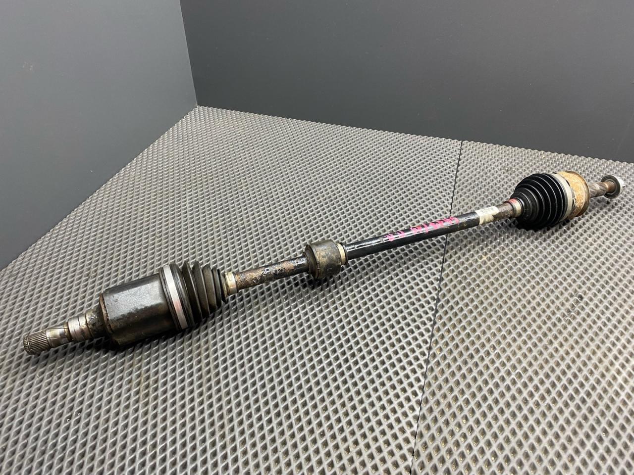 Привод колеса Chevrolet Cruze 1 поколение J305 2012, 1.8 л., Z 18 XER, бензин, МКПП, белый, хетчбэк 5 дв., передний привод, 13386317 - фото №1