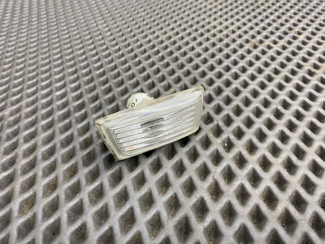 повторитель поворота на крыле Chevrolet Cruze 1 поколение J305 2012, 1.8 л., Z 18 XER, бензин, МКПП, белый, хетчбэк 5 дв., передний привод - фото №1