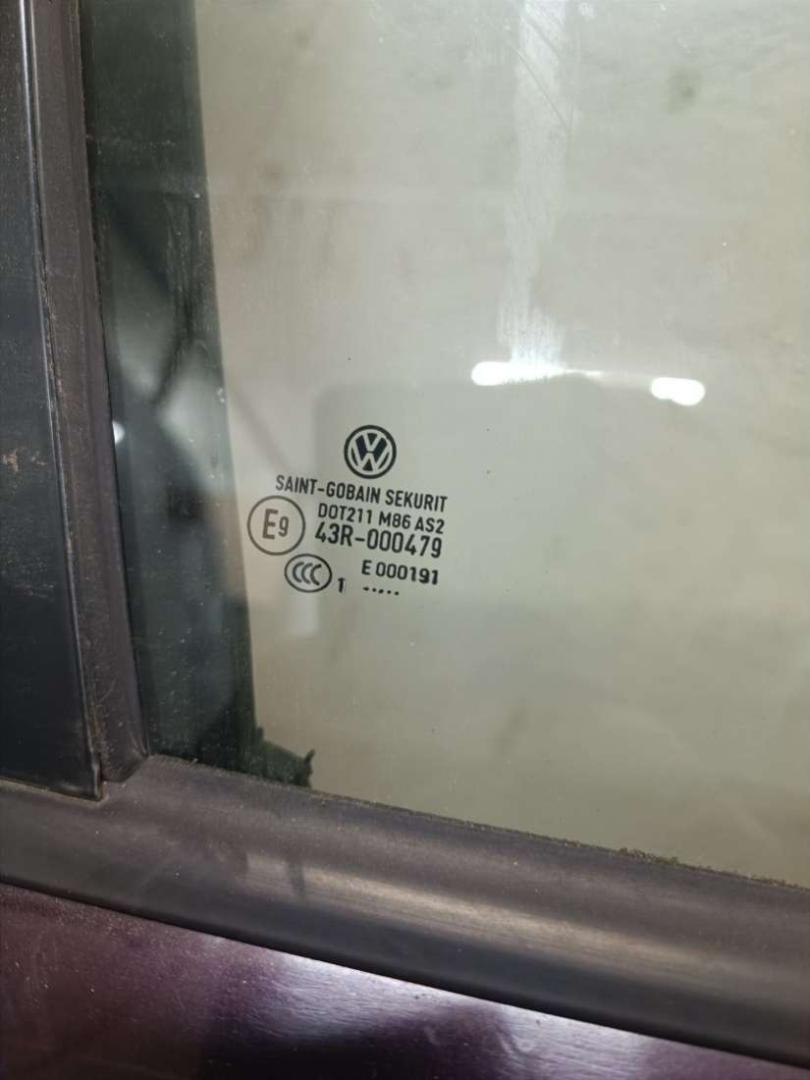 Стекло двери передней правой Volkswagen Polo 4 купить в Беларуси