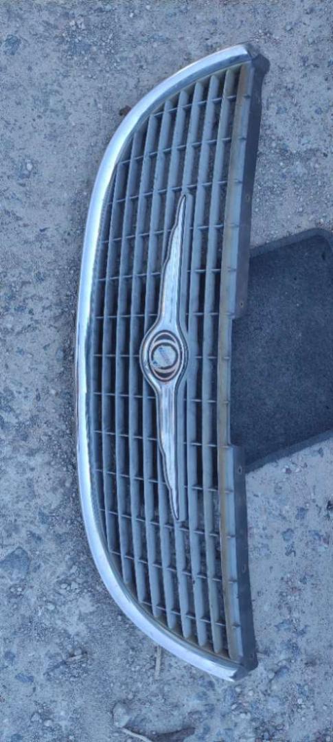 Решетка радиатора Chrysler Grand Voyager 4 купить в Беларуси