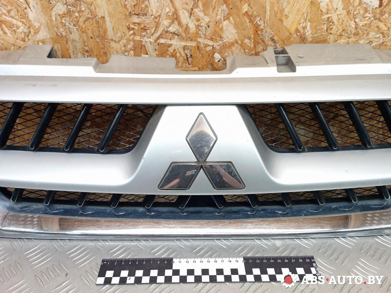 Решетка радиатора Mitsubishi Pajero 3 купить в Беларуси