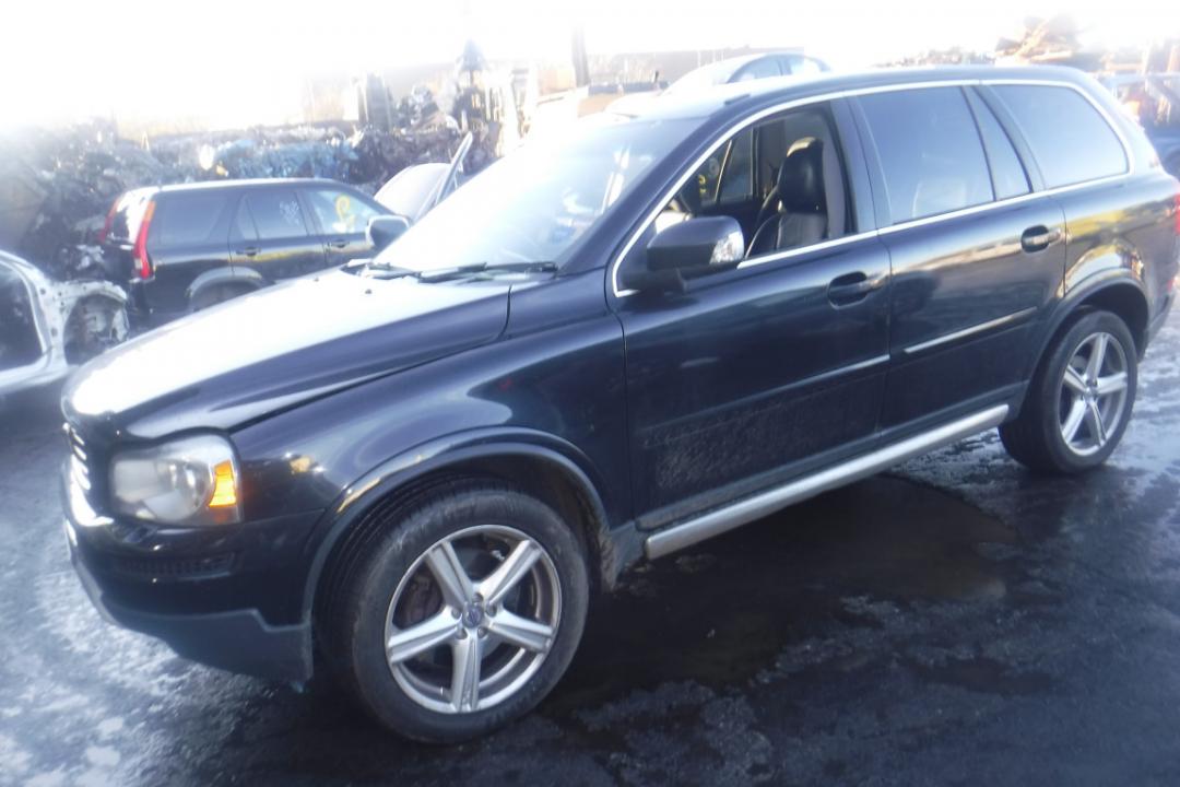 накладка колесной арки передний левый Volvo XC90 1 поколение 2006, 2.4 л., дизель, АКПП, темно-синий, универсал - фото №1