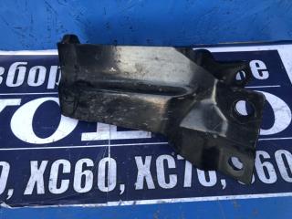 кронштейн радиатора Volvo XC60 1 поколение 2011, 2.4 л., дизель, АКПП, серый, универсал, правый руль