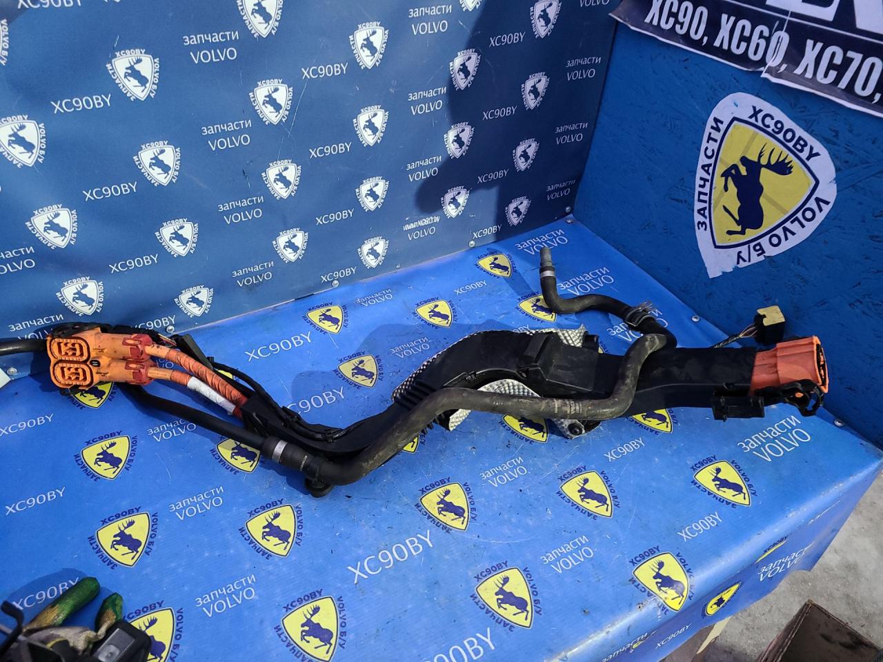 зарядка для электромобиля Volvo XC90 2 поколение 2017, 2.0 л., бензин, АКПП, внедорожник 5 дв., правый руль, 30644625 - фото №1