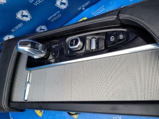 консоль салона Volvo XC90 2 поколение 2017, 2.0 л., бензин, АКПП, внедорожник 5 дв., правый руль