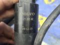 насос (моторчик) омывателя фар Volvo V60 2 поколение 2021, 2.0 л., B 4204 T38, бензин, АКПП, универсал, полный привод, правый руль, 32328240, 32328237 - фото №3