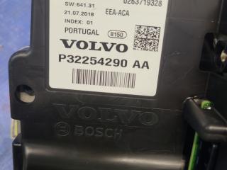 щиток приборов (приборная панель) Volvo XC60 2 поколение 2019, 2.0 л., D4204T14, дизель, АКПП, хетчбэк 5 дв., полный привод, правый руль, 32254290