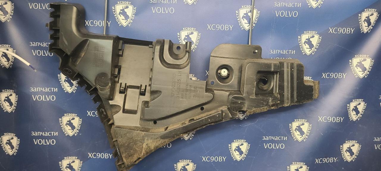 Крепление бампера заднего Volvo XC60 2 поколение 2020, 2.0 л., D4204T14, дизель, чёрный 717-46, внедорожник 5 дв., полный привод, правый руль, 31325225 - фото №1