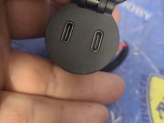 разъем AUX / USB Volvo V60 2 поколение 2021, 2.0 л., B 4204 T38, бензин, АКПП, универсал, полный привод, правый руль, 32245950