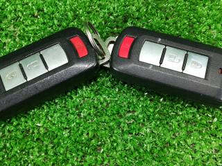 Брелок (пульт дистанционного управления) Mitsubishi Outlander 2 поколение 2007, 3.0 л., i, 6B31, бензин, АКПП, серебристый, внедорожник 5 дв., передний привод