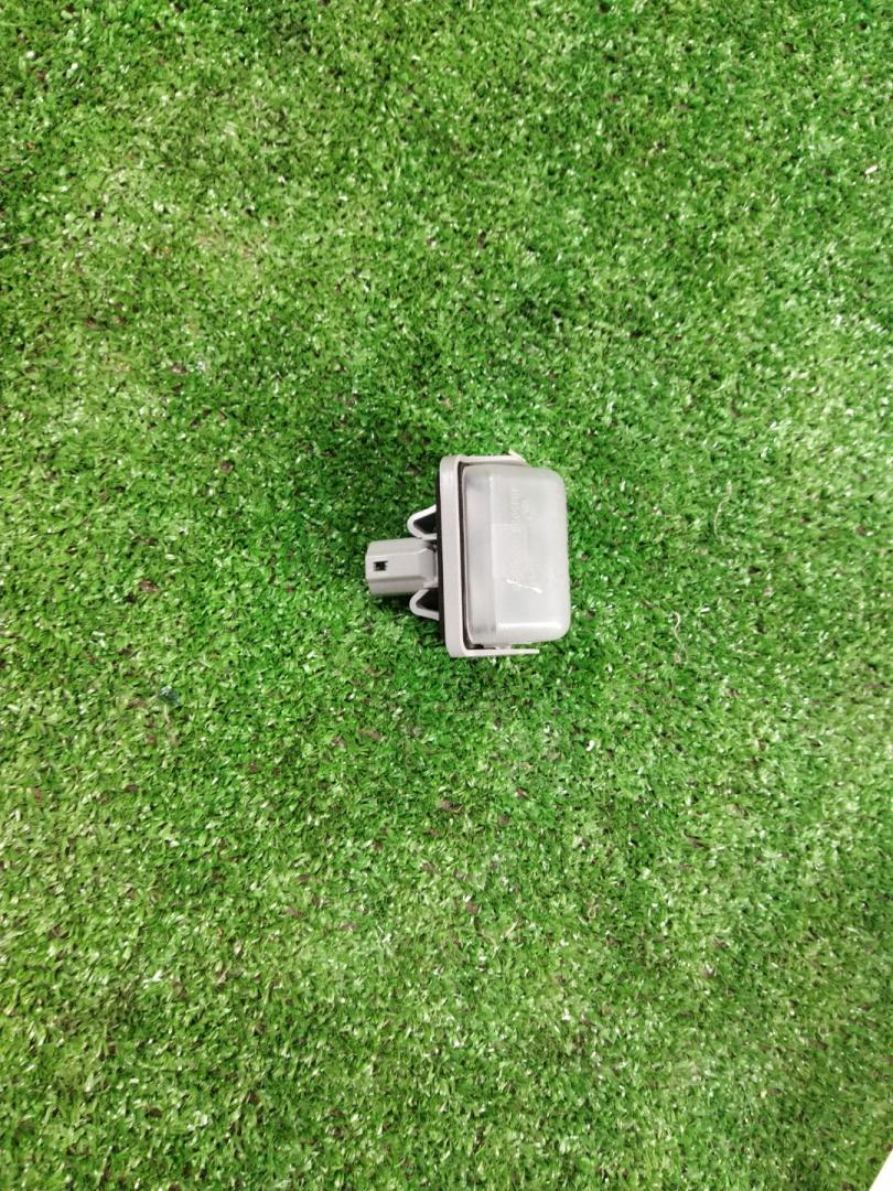 подсветка номера Mazda CX-5 1 поколение 2015, 2.0 л., бензин, АКПП, серебристый, внедорожник 5 дв., передний привод, правый руль - фото №1