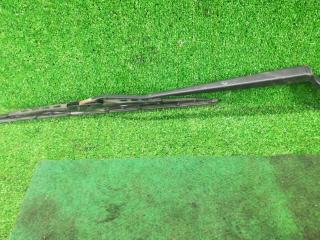 щеткодержатель (поводок стеклоочистителя, дворник) Pontiac Vibe 1 поколение 2004, 1.8 л., 1ZZ-FE, бензин, АКПП, синий, лифтбэк, передний привод